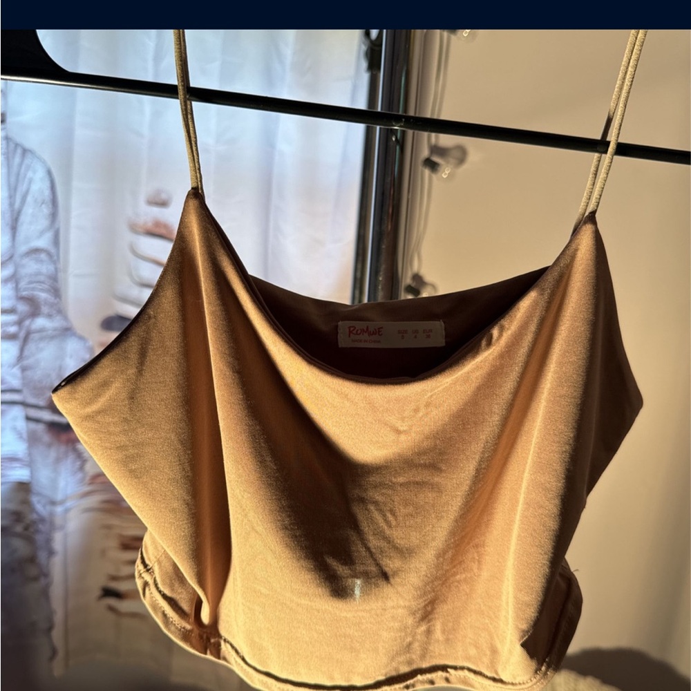 Crop Top! ROMWE